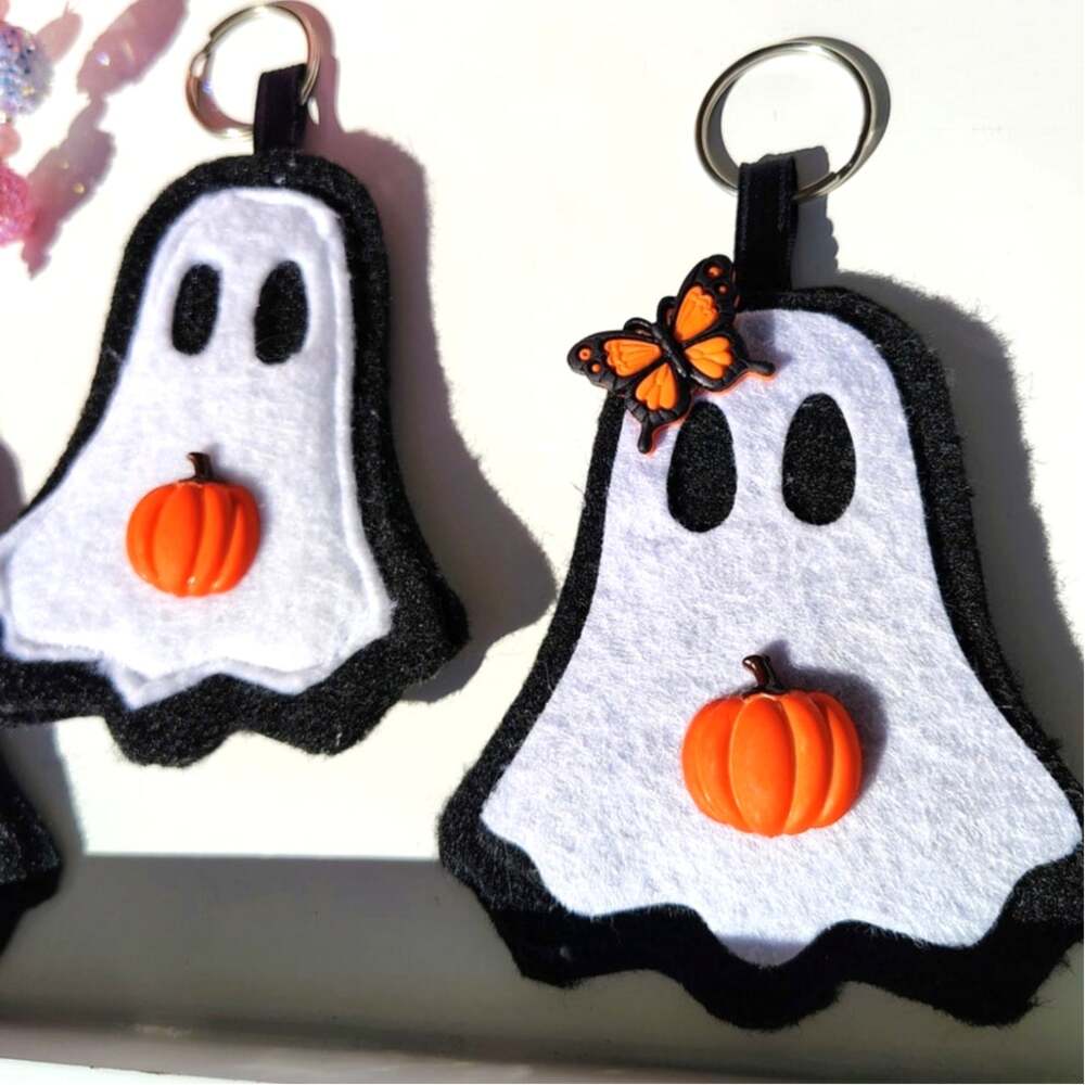 White Felt Ghost Keychain with pumpkins / Purse Charms / set of 2